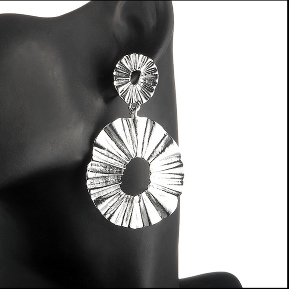 🌺silver leaf Punk hanging statement earring - Picture 12 of 12